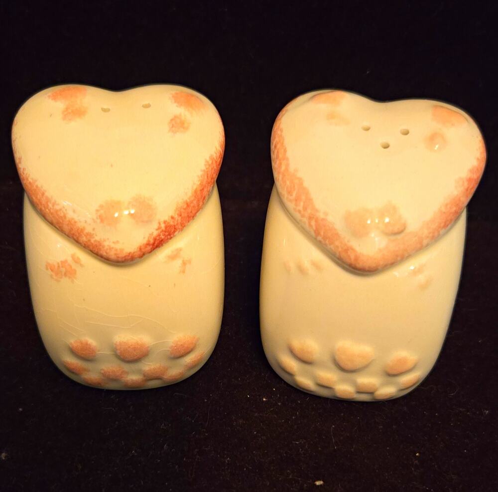 Vintage Nobel Ball Ceramic Pig Salt and Pepper Shakers Heart Farmhouse Cottage